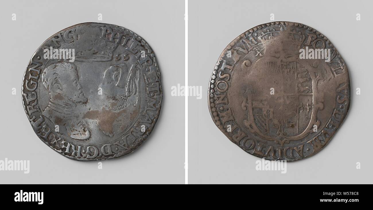 Philip, erede di Spagna e Maria, Regina dell'Inghilterra, medaglia d'argento. Anteriore: rivolta verso il maschio e la femmina breastpieces affacciati sotto una corona all'interno di un'iscrizione. Retromarcia: coronato stemma, a sinistra della corona la cifra X, ultime due cifre a destra i all'interno di circoscrizione, Filippo II re di Spagna), Maria Tudor (regina dell'Inghilterra), anonimo, 1555, argento (metallo), colpendo (metallurgia), d 3.1 cm × w 6.10 Foto Stock