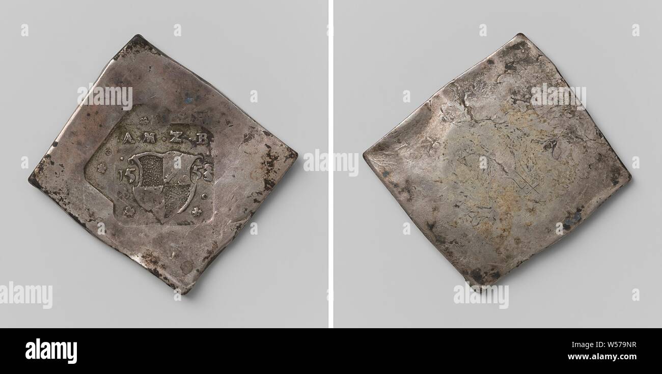 Trattato di Passau, moneta di emergenza di Albert, margravio di Brandenburg-Kulmbach, quasi a forma di rombo moneta di emergenza. Anteriore: due francobolli di forma rettangolare che sono in gran parte sovrapposti: stemma con le lettere A, M, Z e B tra anni. Retromarcia: private label, la pace di Passau, Passau, Albert (margravio di Brandenburg-Kulmbach), anonimo, Germania, 1553, argento (metallo), incisione h 5 cm × W 5.1 cm × w 28.88 Foto Stock