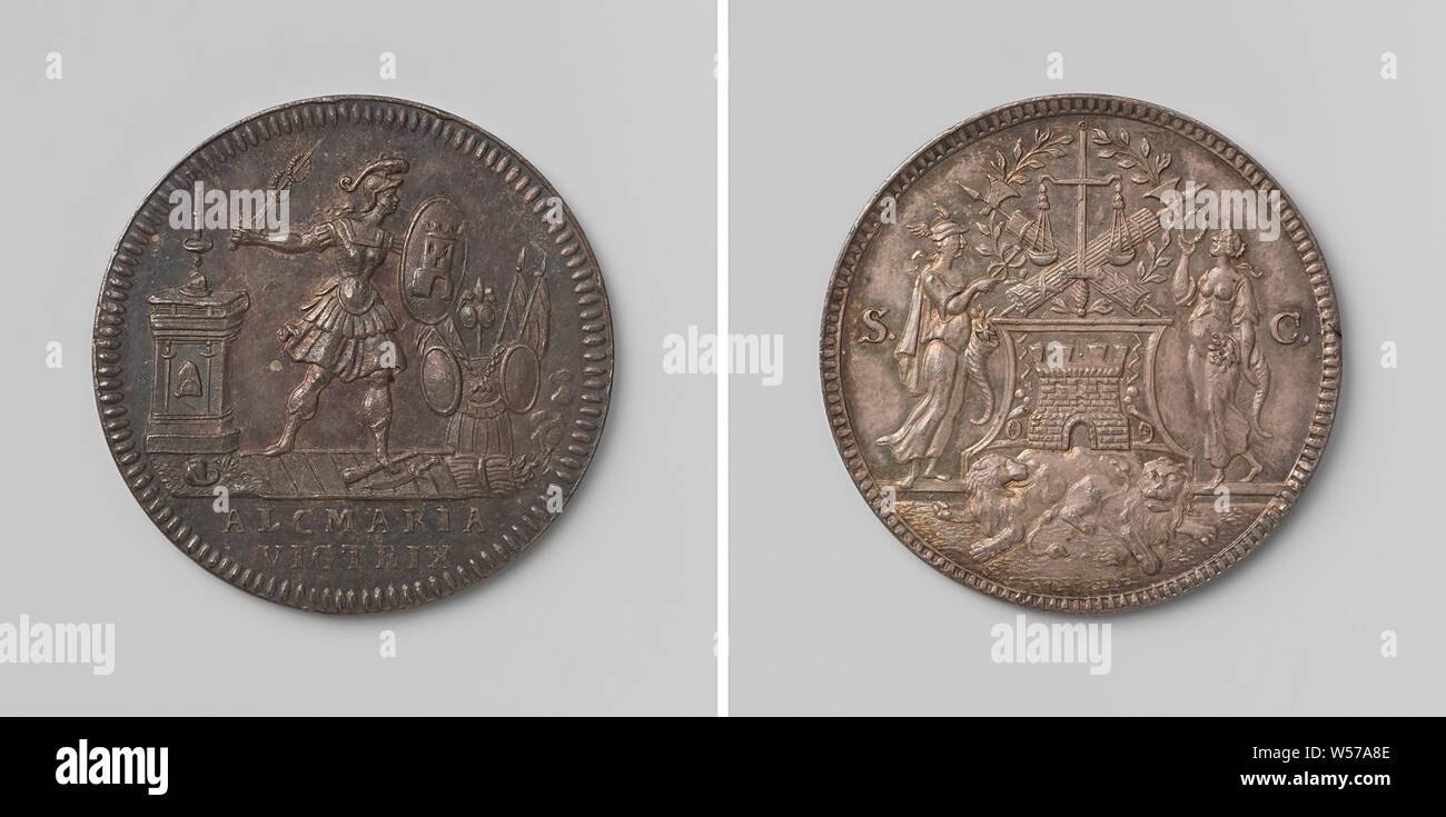 Token strumento dalla città di Alkmaar, medaglia d'argento. Complementare: in piedi su una tempesta ponte tra altare sul quale stand la Bibbia e la candela che brucia e la cui base indossa la libertà hat tra due spade e un'arma trophee calpesta soldato con casco piumati, scudo e spada con due corone, un club e una sciabola, cut off: l'iscrizione. Lato inverso: invertita la spada su cui pende balnas circondato dalla corona di foglie, di fronte a due aste incrociate con assi, in appoggio sull altare, la cui base porta castello tra due cannoni, sinistra: Mercurio con personale e il corno dell'abbondanza, destra: vittoria con corona di alloro Foto Stock