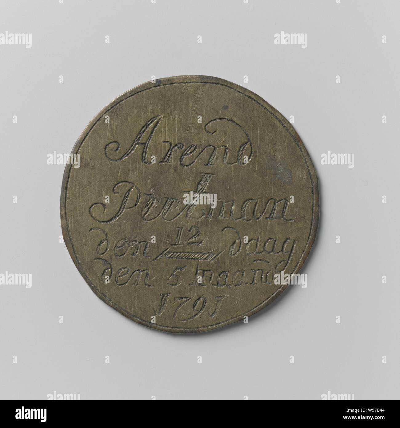 Piccola navigazione guild da Amsterdam, guild token da Arend Putman, medaglia di ottone. Parte anteriore: nave a vela per la sinistra, sul retro: bandiera con stemma. Retromarcia: iscrizione, Amsterdam, Arend Putman, anonimo, 1791, ottone (lega), incisione, d 4 cm × w 10.40 Foto Stock