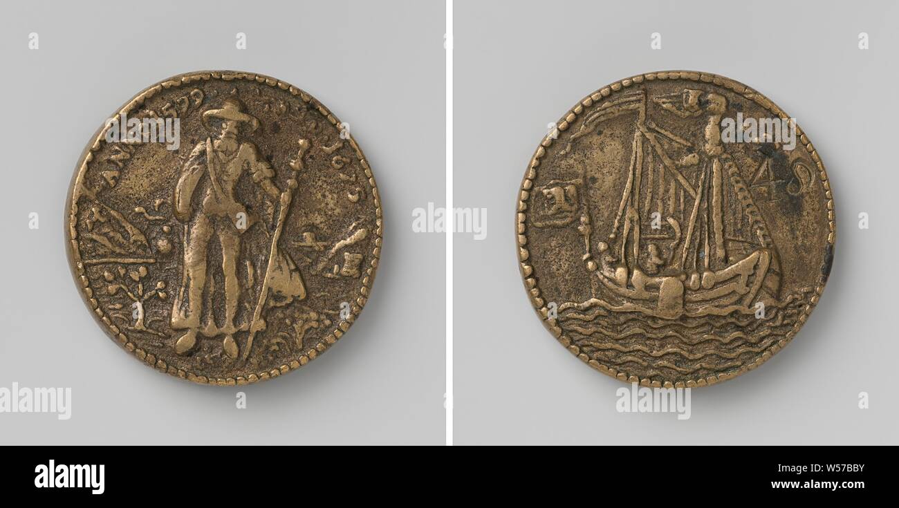 Skippers' Guild di Middelburg, guild token con n. 48, token di ottone. Complementare: pellegrino con hat, svolazzanti mantello e personale, laminazione Sinte Roch, in background: spiaggia e castello all'interno di un cerchio. Retromarcia: nave a vela per la destra con bandiera sulla poppa, destra: il numero di riferimento 48, Middelburg, anonimo, 1599 - 1675, ottone (lega), incisione, d 3,7 cm × w 38.90 Foto Stock
