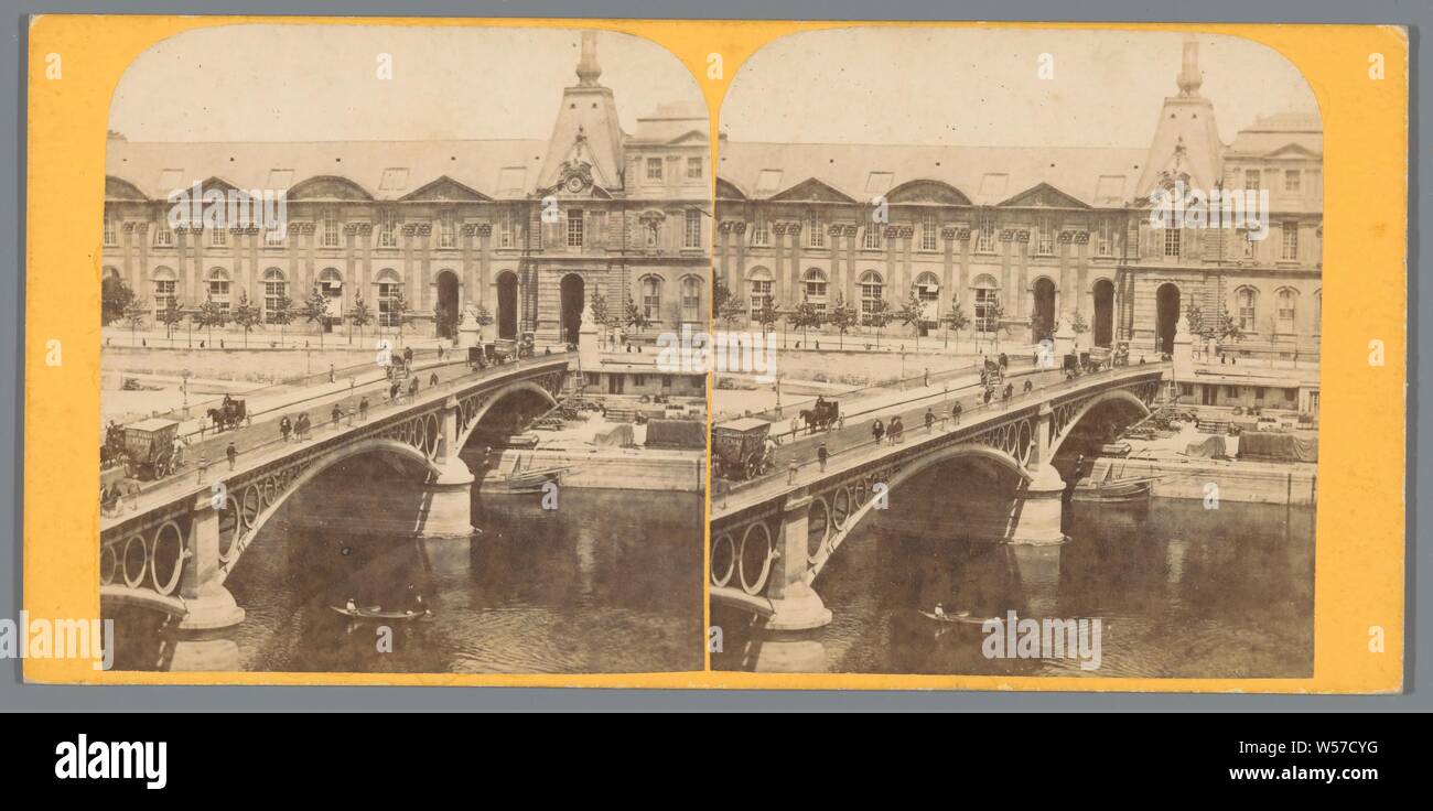 Vista del Pont du Carrousel e il Louvre di Parigi, Vue Instantanée de Paris (titolo serie su object), il ponte che attraversa il fiume, canal, etc, mostra permanente, Museum, il museo del Louvre, Pont du Caroussel, anonimo, Parigi, c. 1850 - c. 1880, carta fotografica, cartone, albume stampa, h 84 mm × W 174 mm Foto Stock