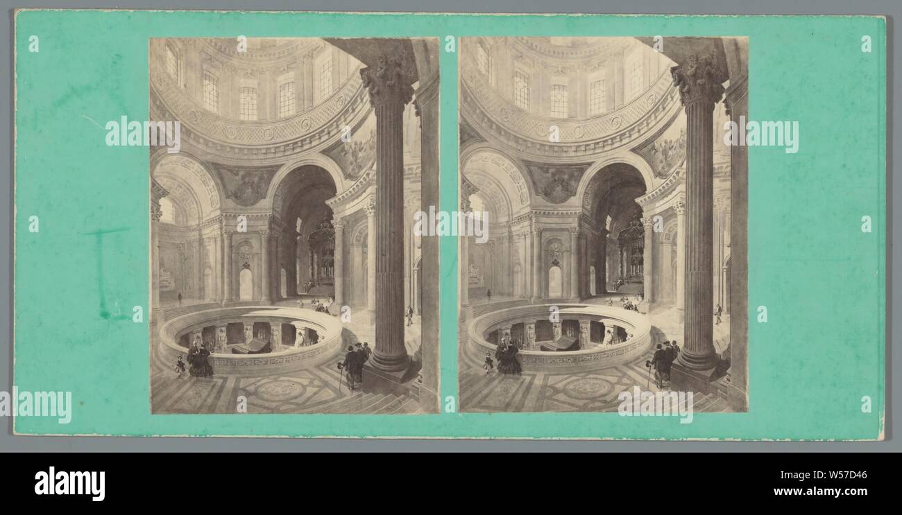 La riproduzione fotografica di una stampa dalla tomba di Napoleone Bonaparte in Le Dôme des Invalides a Parigi, grave, tomba, Dôme des Invalides, anonimo, Parigi, nel o dopo il 1861 - c. 1880, carta fotografica, cartone, albume stampa, h 85 mm × W 174 mm Foto Stock