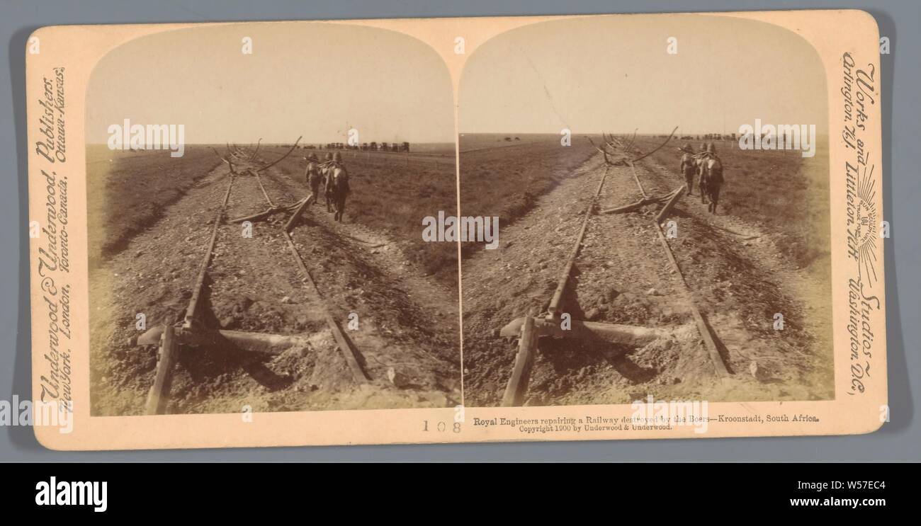 I Royal Engineers la riparazione di una linea ferroviaria distrutti al Boers - Kroonstadt, Sud Africa, Underwood e Underwood, 1900 Foto Stock