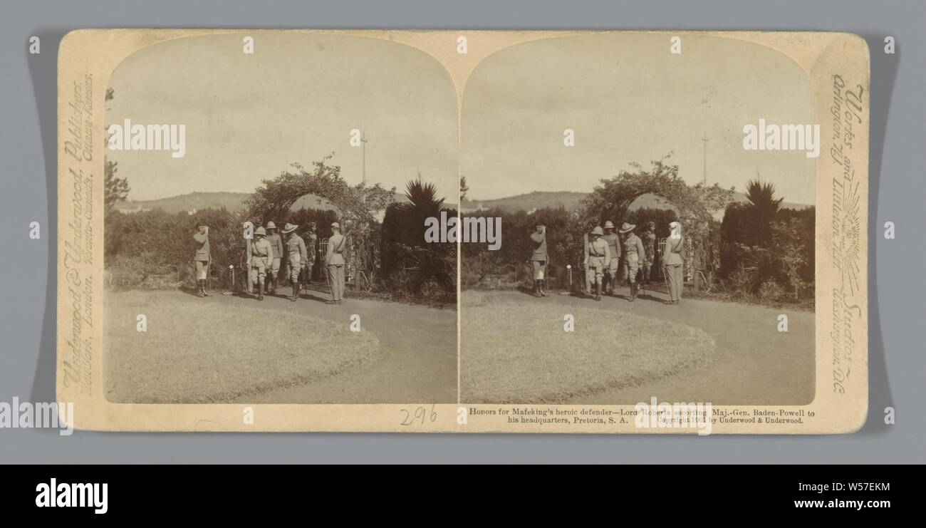 Onori per Mafeking le eroiche defender - Signore Roberts scortare il Mag.-gen. Baden-Powell al suo quartier generale, S.A., Underwood e Underwood, 1901 Foto Stock