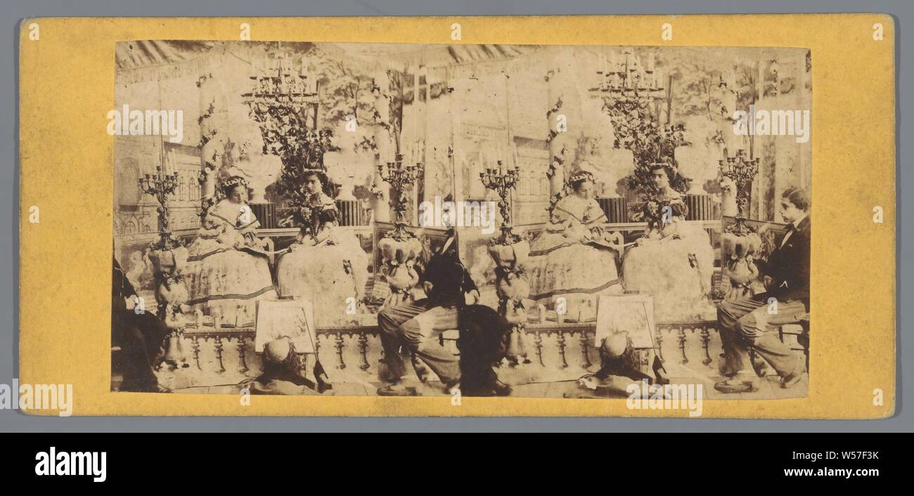Due donne con un conduttore, musica vocale, cantando, conduttore, musica, Europa in primo piano, anonimo, Europa, c. 1850 - c. 1880, cartone, carta fotografica, albume stampa, h 85 mm × W 170 mm Foto Stock