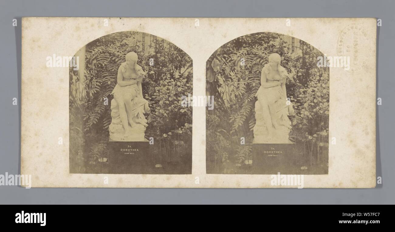 Scultura di Dorothea da John Bell al Crystal Palace a Sydenham hill, scultura, riproduzione di un pezzo di scultura, London, London stereoscopico (società menzionati in oggetto), c. 1854 - in o prima di 1859, cartone, carta fotografica, albume stampa, h 85 mm × W 170 mm Foto Stock