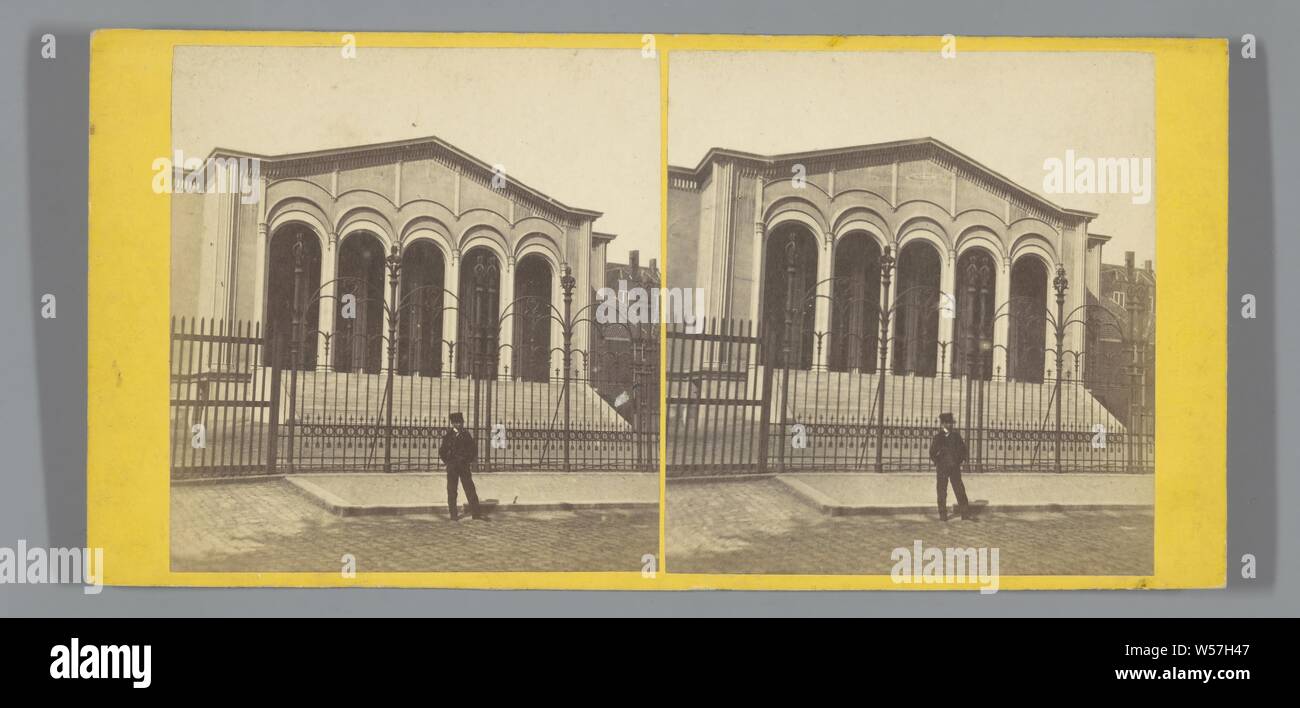 Vista della corte suprema sul Plein all'Aia, corte edificio, Plein, Pieter Oosterhuis (eventualmente), Amsterdam, 1860 - 1885, cartone, carta fotografica, albume stampa, h 83 mm × W 170 mm Foto Stock