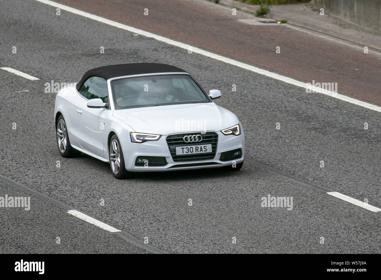 2015 Audi A5 S Line TFSI; M6, Lancaster, Regno Unito; il traffico veicolare, trasporti, moderno, carrozze salone, nord-limite a 3 lane motorway autostrada. Foto Stock