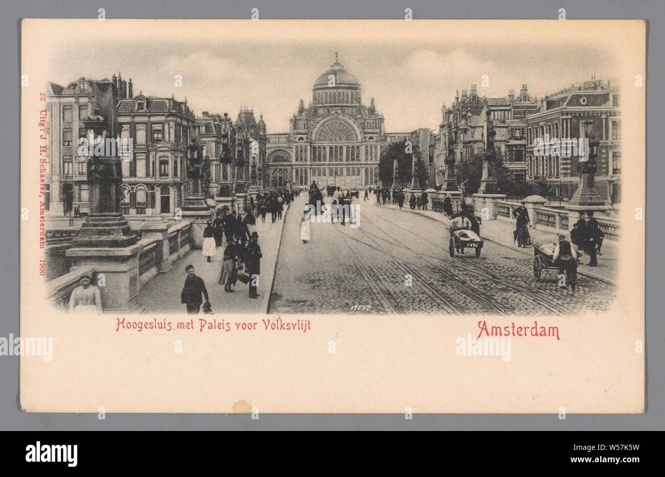 Blocco elevato con il palazzo di arte popolare, Amsterdam (titolo in oggetto), vista città in generale, 'veduta', Volksvlijt Palace, anonimo, Amsterdam, 1900, cartone, collotipia, h 89 mm × W 141 mm Foto Stock