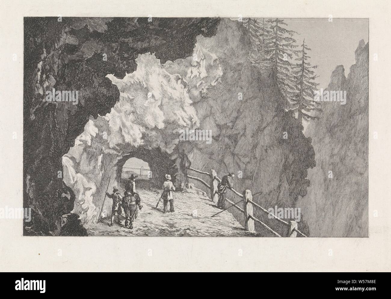Il passaggio tra le rocce, vista di un passaggio nelle rocce, con tre pedoni e un pilota sul sentiero di montagna. A sinistra della strada una parete di roccia e a destra un abisso dove uno degli uomini è guardando in giù, rocce, 'en route", viaggiatore sotto modo, cavallo, montagne, David van der Kellen (1827-1895), 1837 - 1885, carta, puntasecca, h 129 mm × W 180 mm Foto Stock