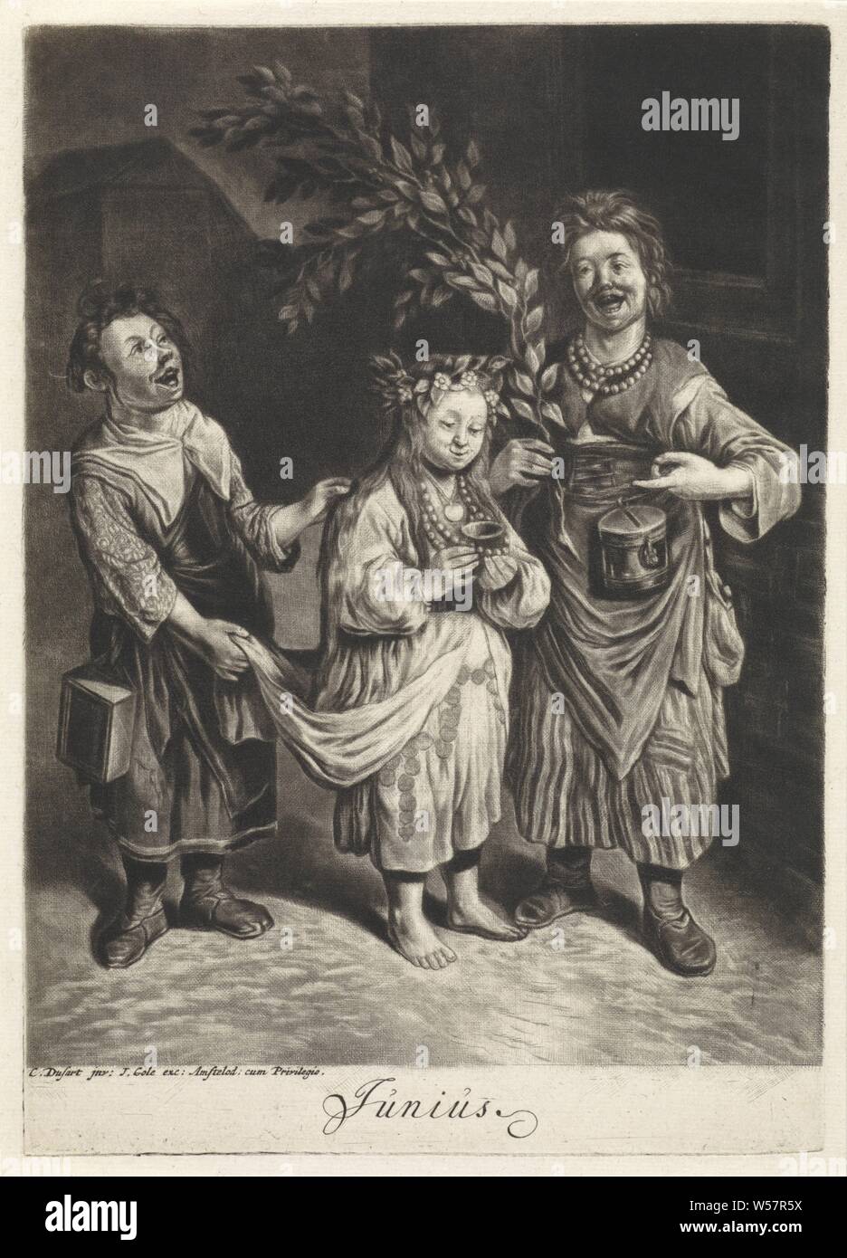 Giugno (Pentecostale Blom) Junius (titolo in oggetto) dodici mesi dell'anno, "Les XII Mois de l'Année' (titolo serie), Pentecostale Blom (Pentecostali fiore o pentecostali sposa), una ragazza vestita di fiori e di articoli di gioielleria, vestito di una tunica lunga, è accompagnato da due vestiti dei bambini. Insieme essi stabiliti a Pentecoste per raccogliere denaro da cantare canzoni. La stampa è parte di una serie di dodici stampe con i dodici mesi dell'anno, a giugno e la sua "lavoro", i bambini che cantano, fiori, Cornelis Dusart (menzionato in oggetto), 1679 - 1704, carta, incisione h 216 mm × W 154 mm Foto Stock