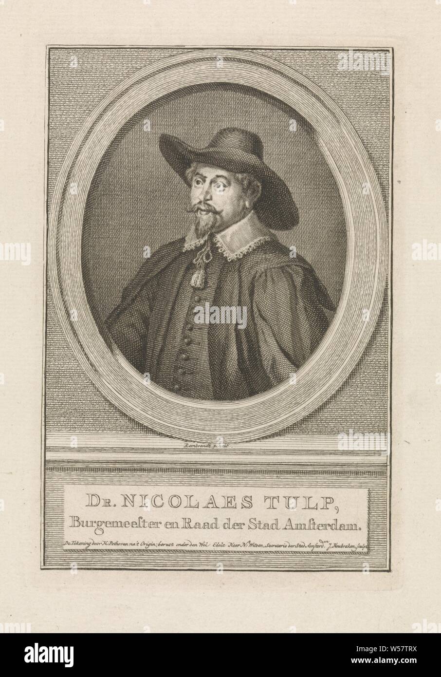 Ritratto di Nicolaes Tulp, ritratto del sindaco di Amsterdam e del Consiglio della città di Nicolaes Tulp in un ovale. Il ritratto poggia su un basamento con il suo nome e le informazioni in due linee in olandese, storico delle persone, Nicolaes Tulp, Jacob Houbraken (menzionato in oggetto), Amsterdam, 1749 - 1780 e/o 1796, la carta, incisione h 177 mm × W 119 mm Foto Stock