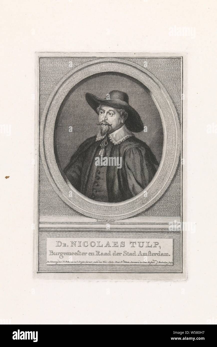 Ritratto di Nicolaes Tulp, ritratto del sindaco di Amsterdam e il consiglio della città Nicolaes Tulp in un ovale. Il ritratto poggia su un basamento con il suo nome e le informazioni in due linee in olandese., storico delle persone, Nicolaes Tulp, Jacob Houbraken (menzionato in oggetto), Amsterdam, 1749 - 1780 e/o 1796, la carta, incisione h 175 mm × W 119 mm Foto Stock