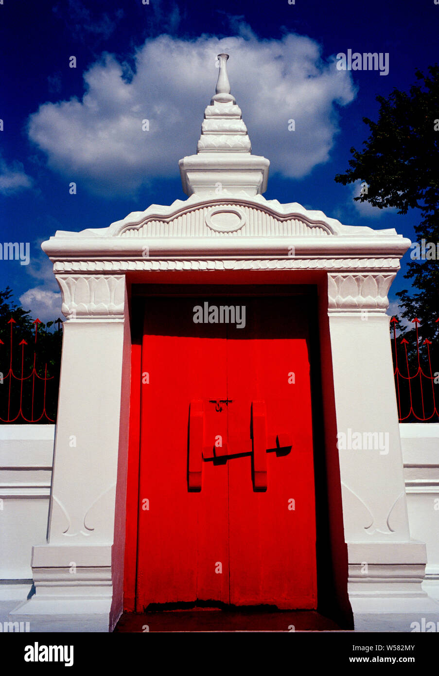 Wat Thong Thammachat a Bangkok in Tailandia in Asia del sud-est in Estremo Oriente Foto Stock