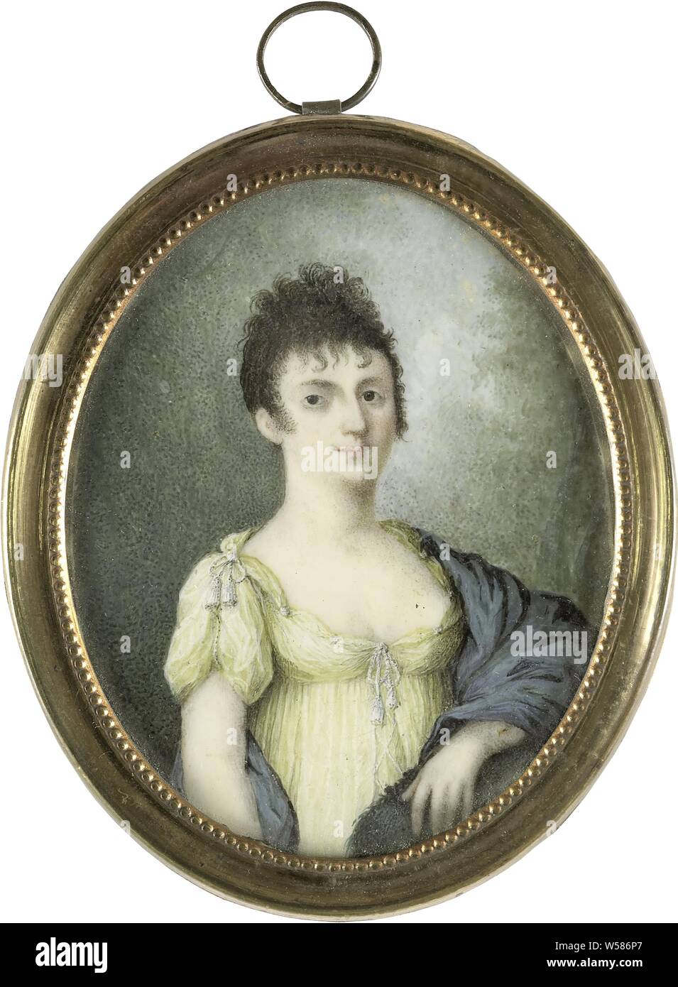 Ritratto di una donna, Ritratto di una donna. A mezza lunghezza, in piedi, leggermente a destra guardando il visualizzatore., anonimo, Paesi Bassi del Nord, c. 1805, avorio, metallo, vetro, h 7,6 cm × W 5.7 cm h 9,5 cm × W 7 cm × d 0,6 cm Foto Stock
