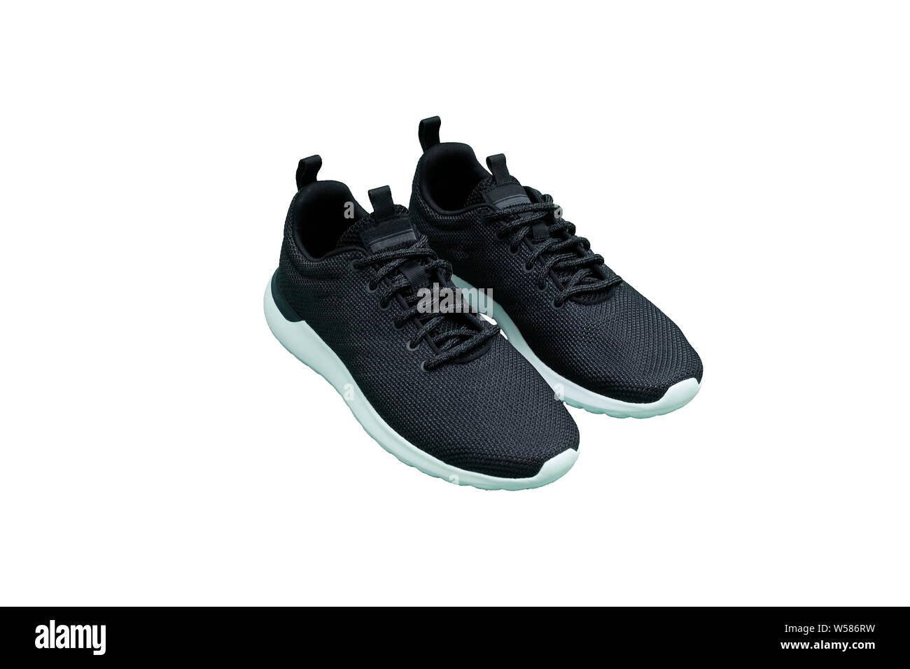 Sneakers neri isolati su sfondo bianco Foto Stock