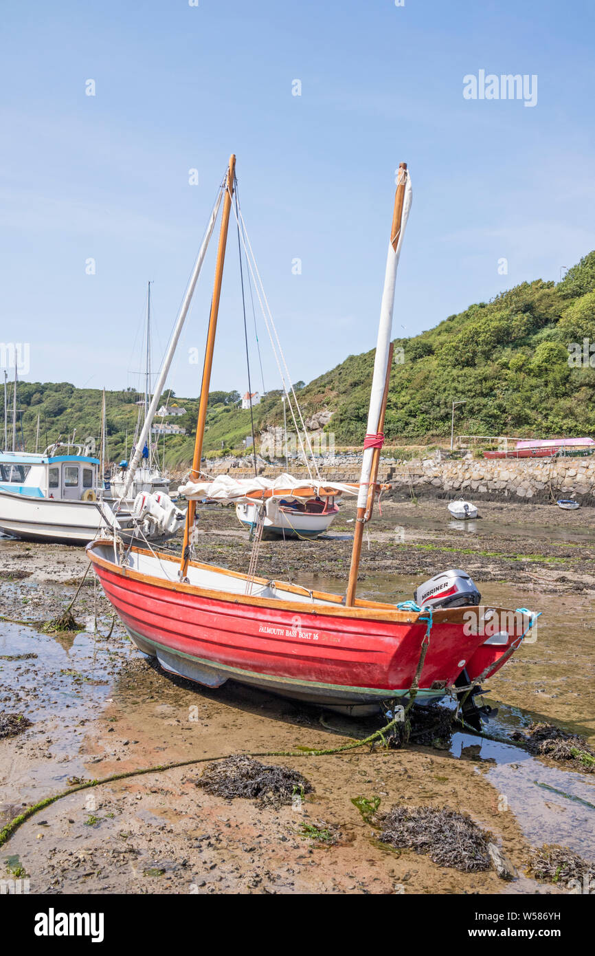 La foce del fiume Solva e di estuario e il vicino villaggio di Solva (gallese: Solfach), Pembrokeshire, Wales, Regno Unito Foto Stock