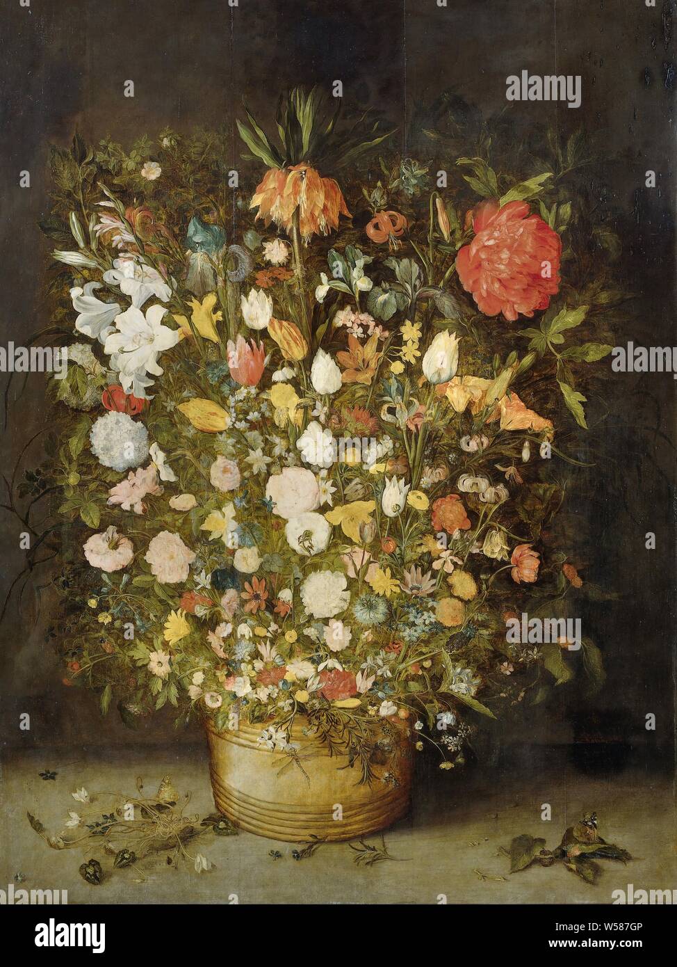 Natura morta con fiori, still life con fiori. Bouquet di grandi dimensioni con innumerevoli tipi di fiori in una vasca di legno. Tra i fiori diversi insetti, fiori in un vaso, Jan Brueghel (MI) (officina di), 1600 - 1630, pannello, pittura a olio (vernice), h 113,7 cm × W 86,4 cm Foto Stock