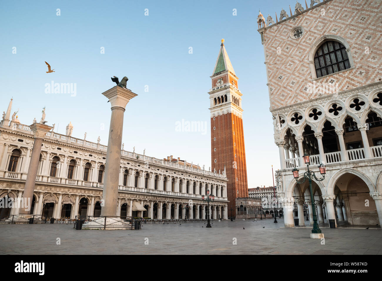 Vista di Piazza San Marco a Sunrise a Venezia, Italia Foto Stock