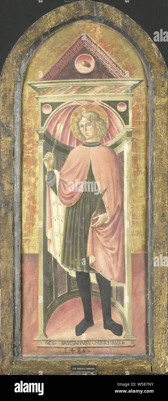 San Sebastiano, in piedi a tutta lunghezza, in una nicchia di pietra. Nella mano destra una freccia nella mano sinistra un ramo di palma. Il martire Sebastian, possibili attributi: freccia (s), prua, tronco di albero, anonimo, Firenze, 1460 - 1499, pannello, pittura a olio (vernice), h 115,5 cm × W 45 cm d 5 cm Foto Stock
