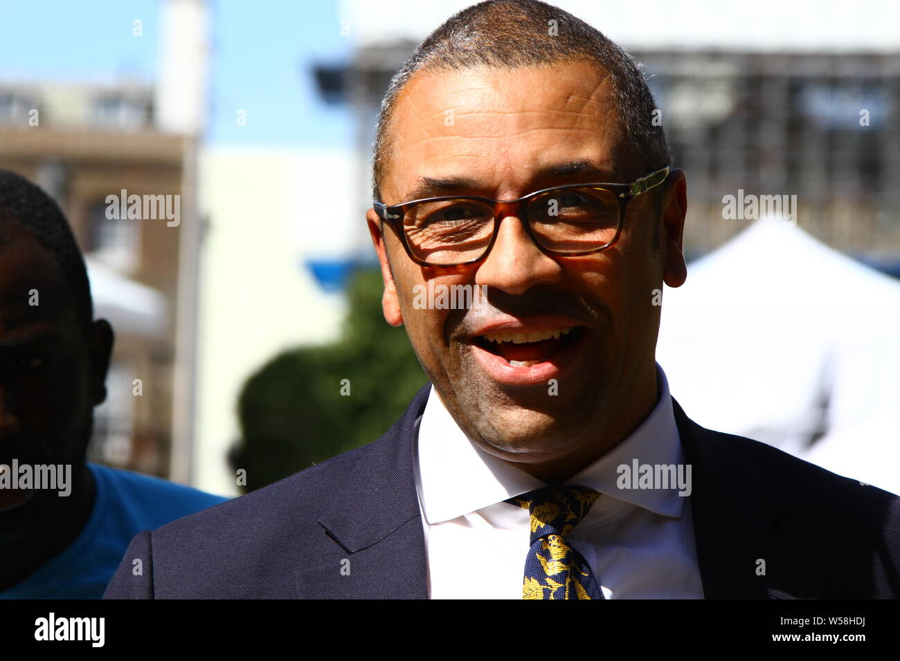 JAMES sapientemente MP raffigurato all COLLGE verde nel cuore della città di Westminster, LONDRA, REGNO UNITO IL 24 LUGLIO 2019. Partito conservatore MPS. BORIS JOHNSON governo nomina JAMES abilmente al Partito conservatore sedia e ministro senza portafoglio. BORIS JOHNSON armadio. Foto Stock