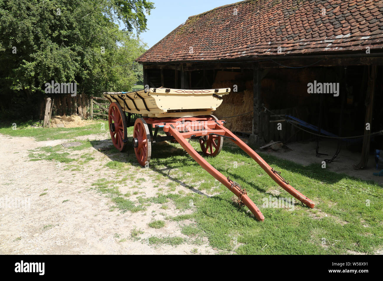 Carrello di fieno, cavallo, inglese Foto Stock