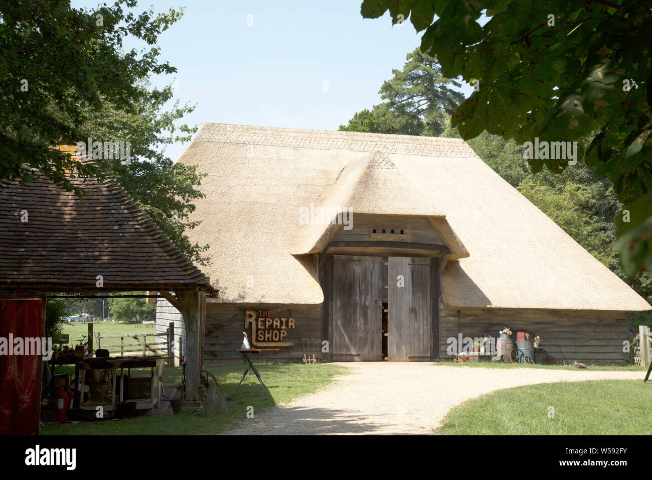 La BBC TV Repair Shop programma studio posizione, Farmyard Barn, Sussex , Inghilterra Foto Stock