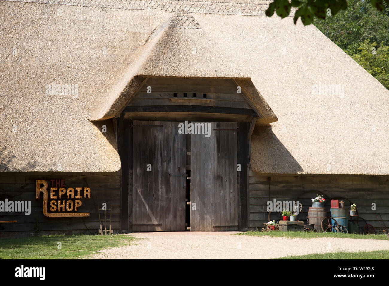 La BBC TV Repair Shop programma studio posizione, Farmyard Barn, Sussex , Inghilterra Foto Stock
