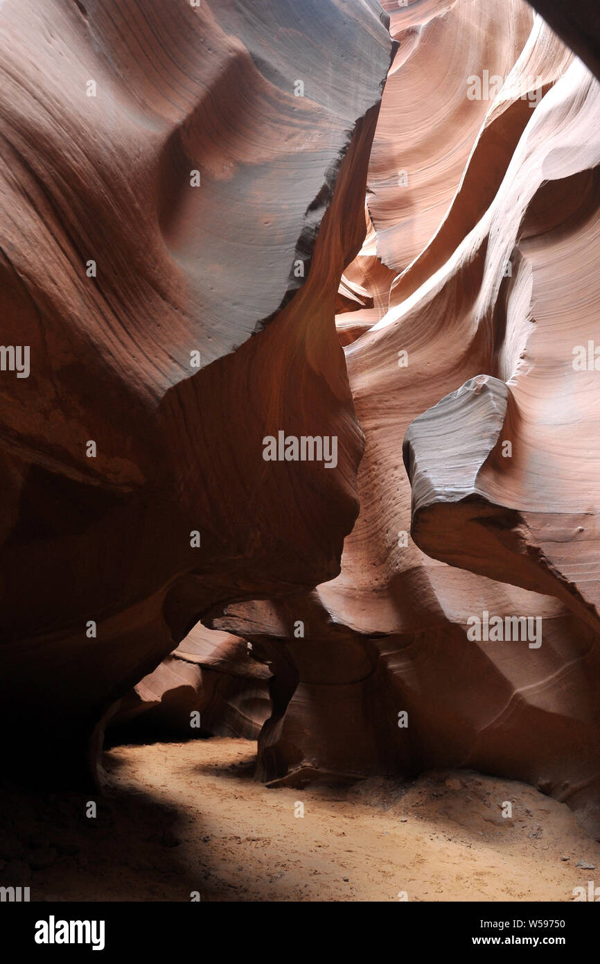 Abbassare Antelope Canyon è un canyon di slot, vicino pagina, Arizona Foto Stock