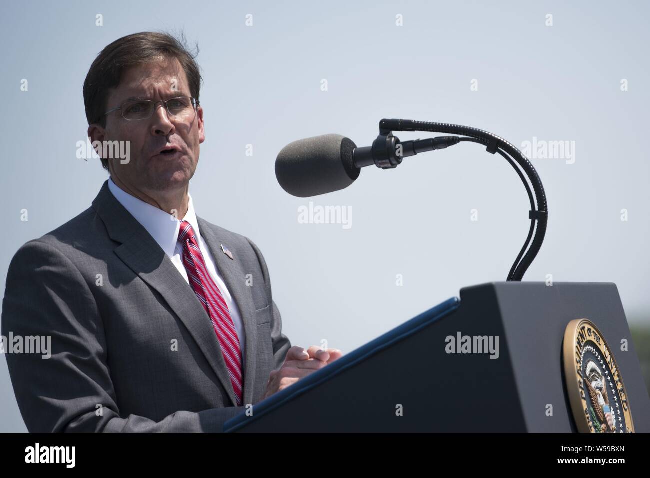 Il Segretario della Difesa il dottor Mark T. Esper parla durante la sua piena onori nella cerimonia di benvenuto al Pentagono a Washington, D.C. Luglio 25, 2019, 25 luglio 2019. (DoD foto di Lisa Ferdinando). () Foto Stock