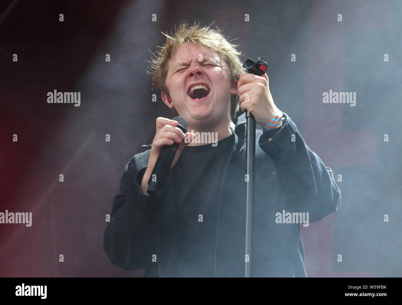 Oxford, Regno Unito. 26 Luglio, 2019. Lewis Capaldi esegue sul palco durante il carrello Music Festival - Prima giornata a Hall Farm, Steventon nei pressi di Oxford. Credito: SOPA Immagini limitata/Alamy Live News Foto Stock