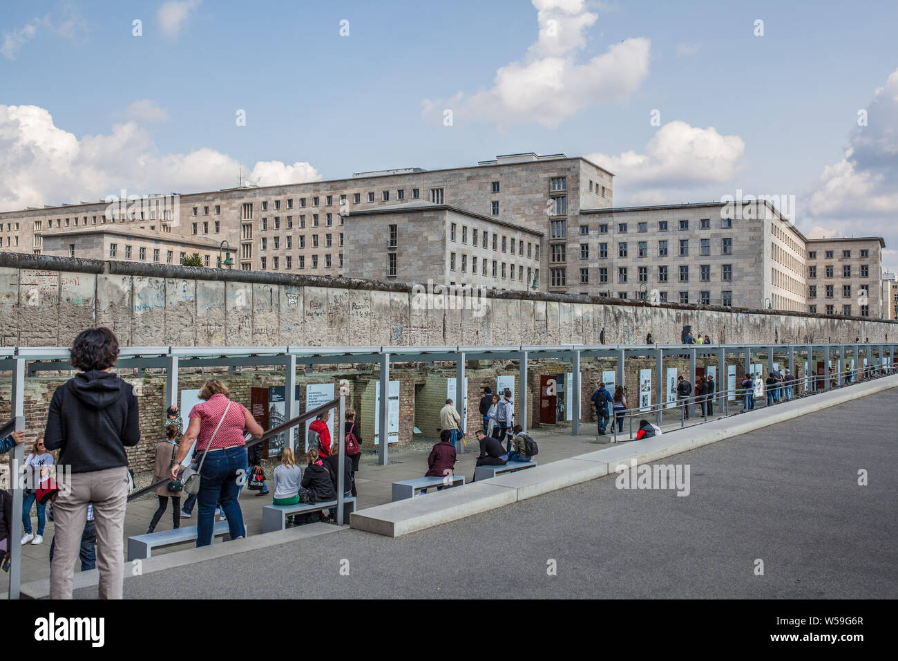 Berlino, Aug 2014: Varsavia Rising 1944 mostra commemorativa dei combattimenti contro i nazisti a Varsavia durante la Seconda Guerra Mondiale la seconda guerra mondiale Foto Stock