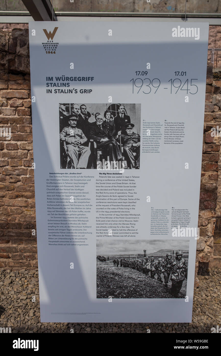 Berlino, Aug 2014: Varsavia Rising 1944 mostra commemorativa dei combattimenti contro i nazisti a Varsavia durante la Seconda Guerra Mondiale la seconda guerra mondiale Foto Stock
