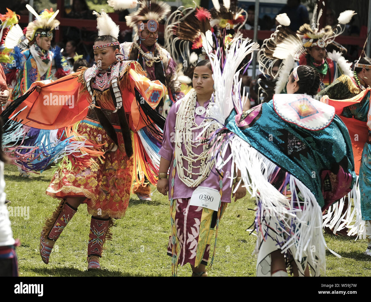Winnebago, Nebraska, Stati Uniti d'America. 26 Luglio, 2019. I nativi americani della tribù diverse partecipare al grande entrata alla 153consecutivi Winnebago annuale Pow Wow, onorando il ritorno della guerra capo piccolo sacerdote e i suoi guerrieri dell'azienda ''A'' Fort Scout Omaha Nebraska volontari che sono stati scout per gli Stati Uniti Il calvario dal 1863-66, Winnebago, NE Venerdì, 26 luglio 2019. Credito: Jerry Mennenga/ZUMA filo/Alamy Live News Foto Stock