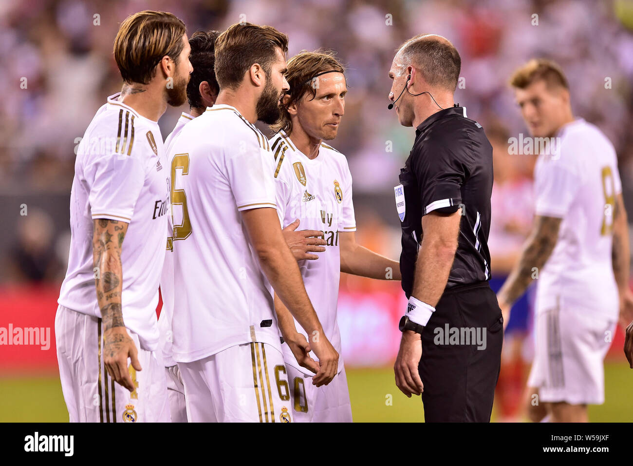 East Rutherford, New Jersey, USA. 26 Luglio, 2019. Real Madrid giocatori affrontare l'arbitro durante la International Champions Cup match a MetLife Stadium di East Rutherford in New Jersey Atletico Madrid sconfigge il Real Madrid 7 a 3 Credito: Brooks von Arx/ZUMA filo/Alamy Live News Foto Stock