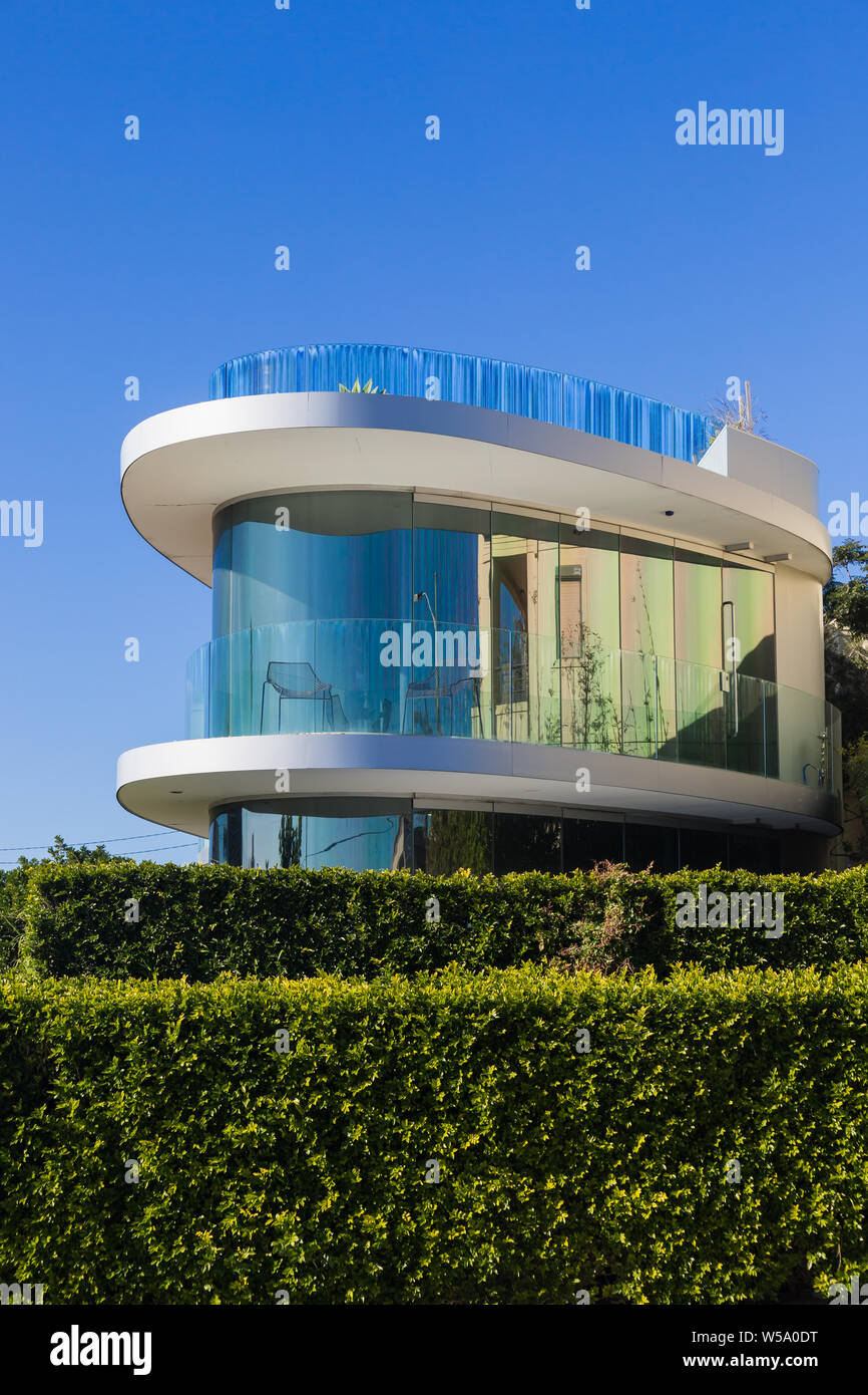 Una casa di lusso a Dover Heights, sobborghi Orientali, Sydney, conosciuta come la Casa della Farfalla con spettacolari vedute del porto di Sydney, Australia. Foto Stock