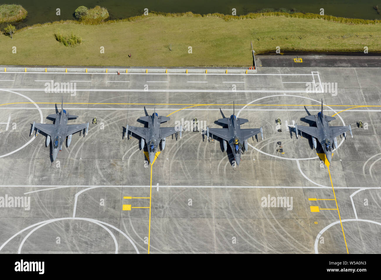 La Carolina del Sud Air National Guard partecipa alla settimana di Relámpago IV esercizio con quattro 169Fighter Wing F-16 Fighting Falcon jet da combattimento a Comando Aereo de Combate numero 5 (CACOM 5) a Rionegro Colombia, luglio 18, 2019. Negli Stati Uniti la partecipazione militare nell'esercizio fornisce un opportunità per rafforzare le nostre strutture militari le relazioni con i partner regionali e fornisce la possibilità di incontrare i nostri colombiano di Air force omologhi e facilitare l'interoperabilità, che può essere esercitato in futuro la cooperazione eventi quali esercizi aggiuntivi e la formazione Foto Stock