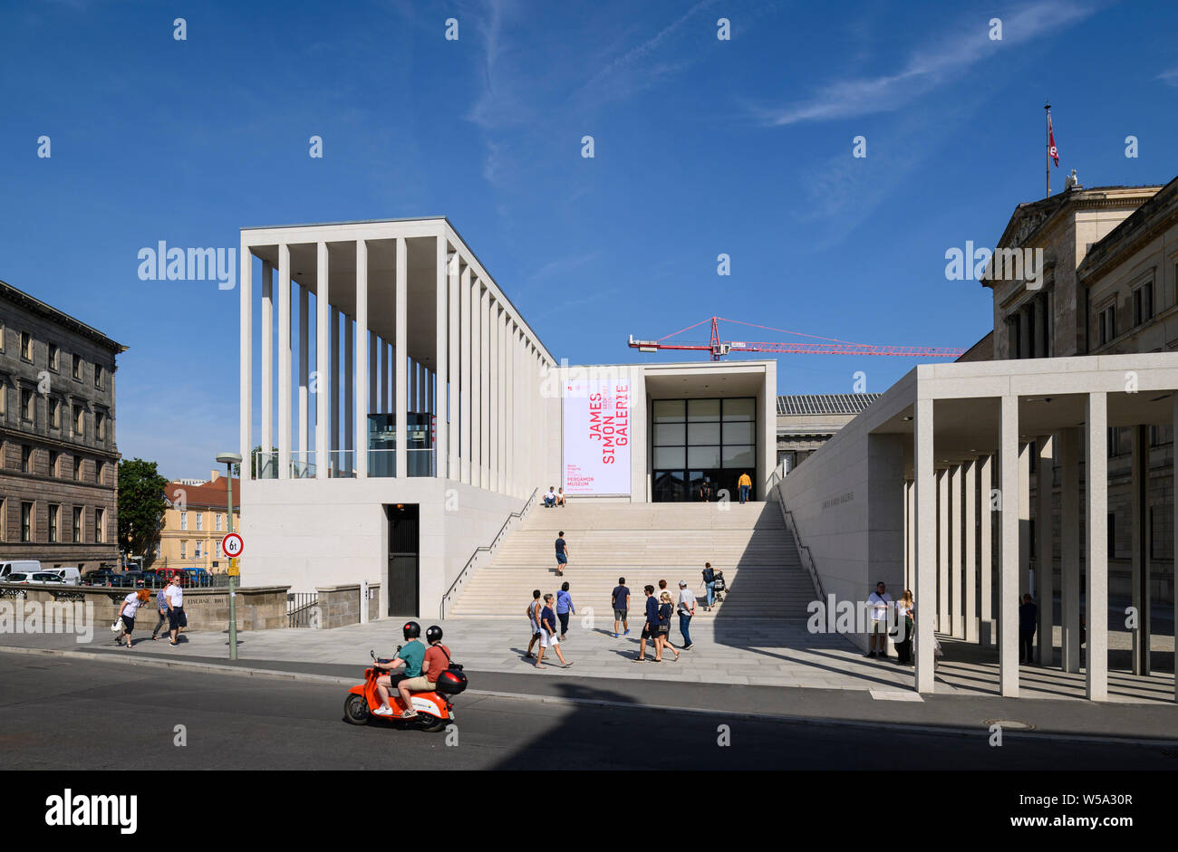 Berlino. Germania. James Simon Galerie, serve come il nuovo edificio di ingresso per il museo Island, da David Chipperfield Architects, 1999-2018. Foto Stock