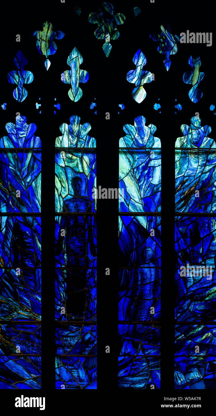 La finestra centrale di un trittico, su un tema di "Lode", da Thomas Denny (1992), la cattedrale di Gloucester, Gloucestershire, Regno Unito Foto Stock