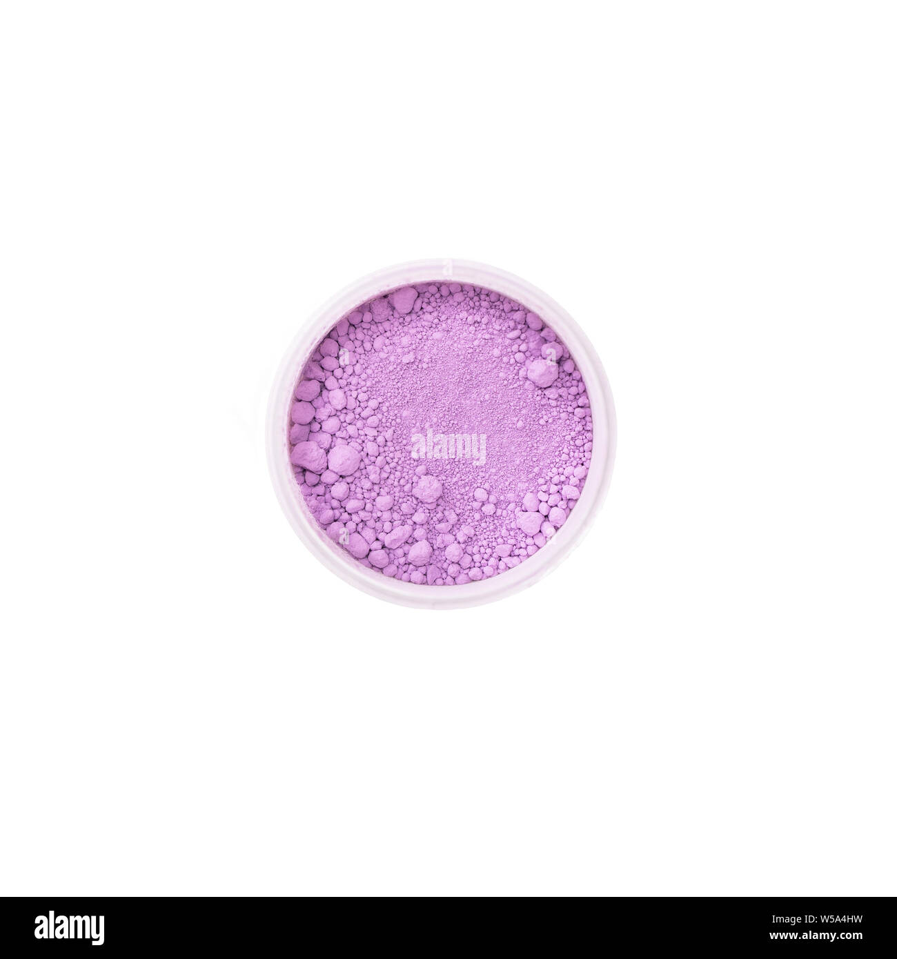 Colorate pigmento minerale di polveri in uno sfondo bianco. Il colorante polimerico. Colorante per plastiche, cosmetici. in granuli. Foto Stock