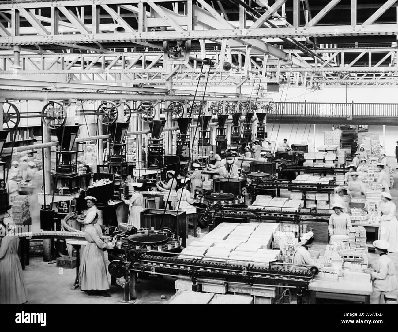 Macchine impacchettatrici automatiche per Lux sapone, Port Sunlight, Wirral Foto Stock