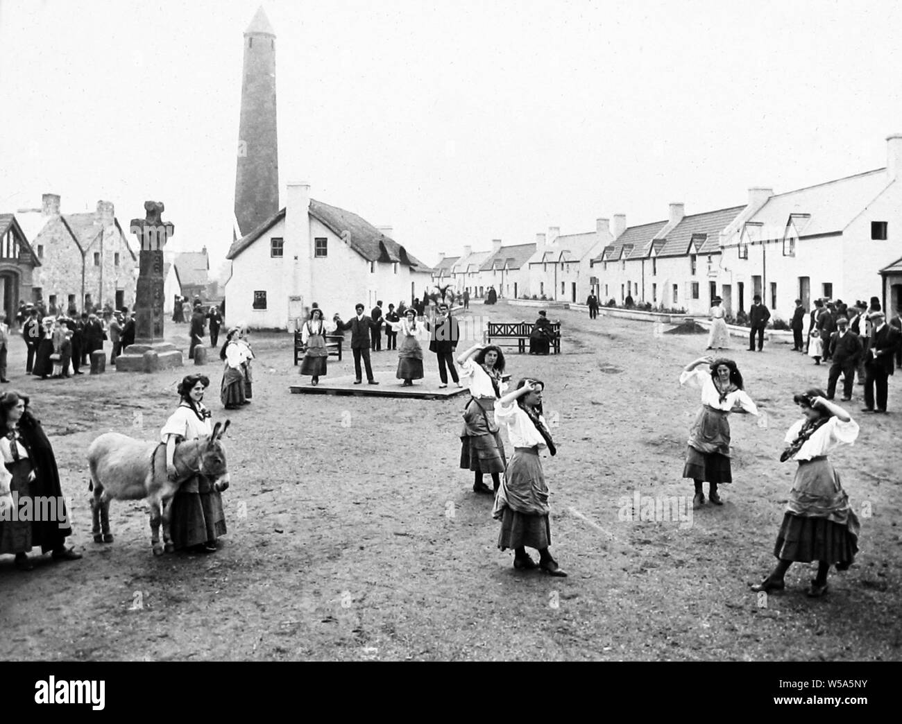 Irish Village, Franco British Città Bianca mostra a Londra nel 1908 Foto Stock