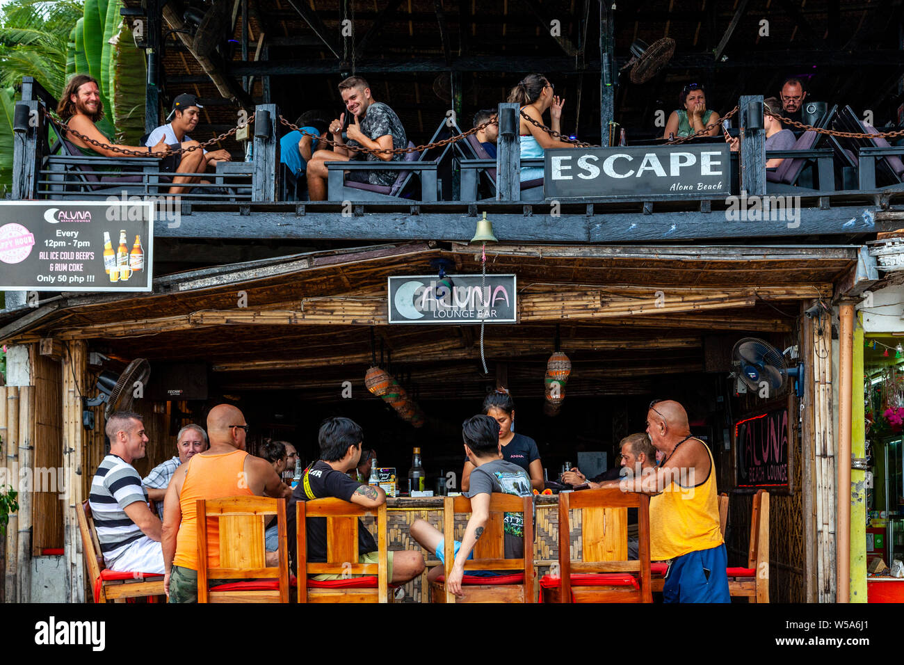 Beachfront Bar/Lounge, la struttura Alona Beach, Bohol, Filippine Foto Stock