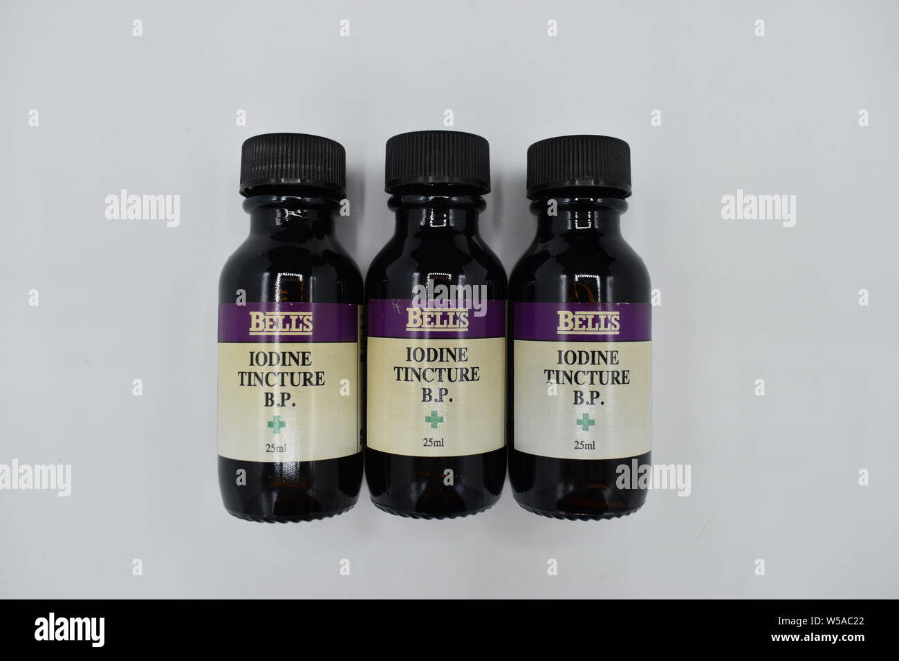 Tintura di iodio - 3 x 25ml bottiglie. Utilizzare come una pelle antisettico. Molto difficile da ottenere in farmacia nel Regno Unito. È più facile acquistare on line. Foto Stock