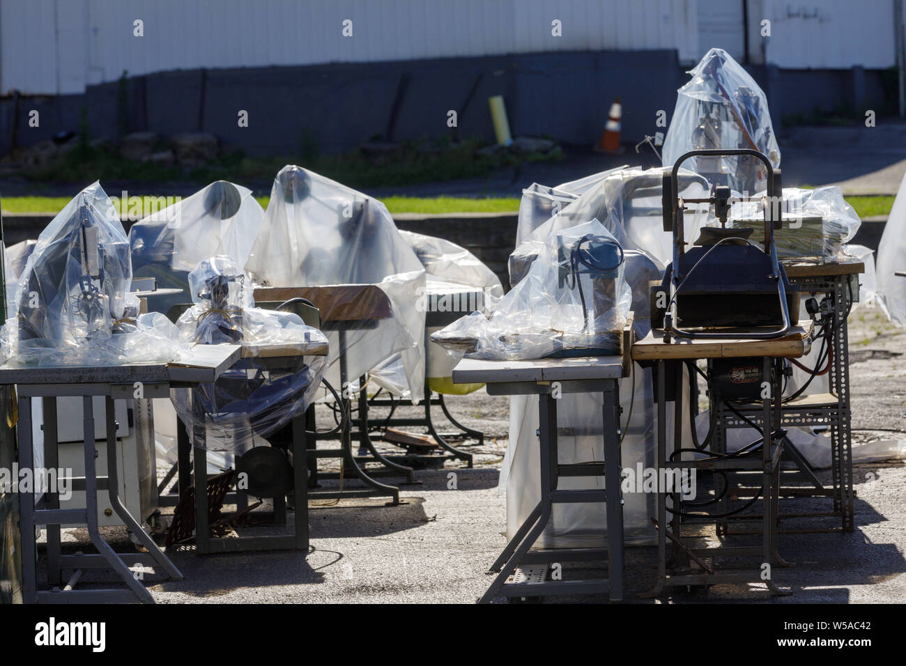 Una scarpa-maker andando fuori del business in Gloversville, New York. Le macchine saranno svenduti. Foto Stock