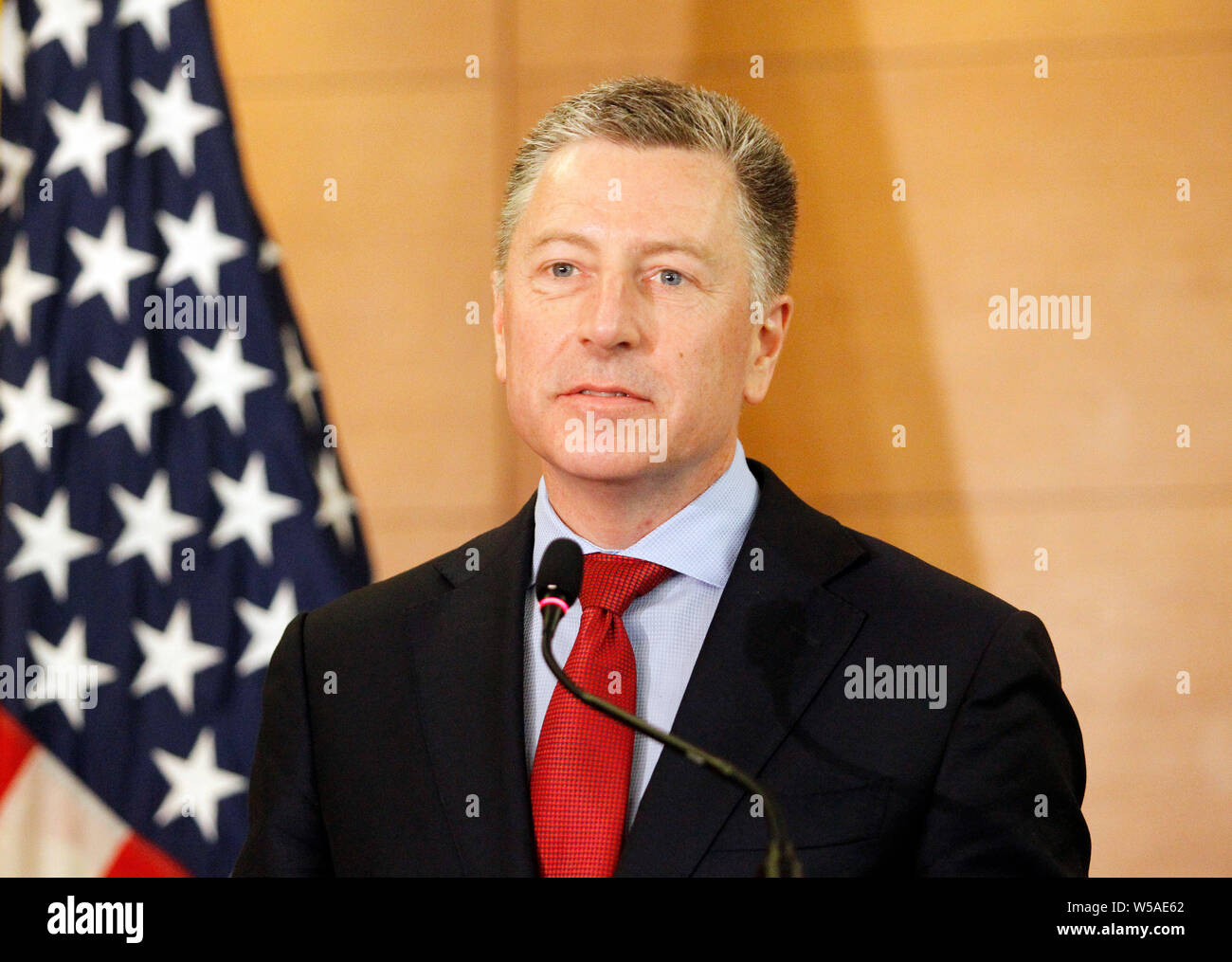 Kurt Volker, US Department Rappresentante Speciale per l'Ucraina parla durante una conferenza stampa chi siamo-relazioni ucraino a Kiev.La delegazione statunitense presieduta dal rappresentante speciale del reparto degli Stati Uniti della condizione per l'Ucraina, Kurt Volker su una visita al villaggio di Stanytsia Luhanska Luhansk nella regione ad est dell'Ucraina. Foto Stock