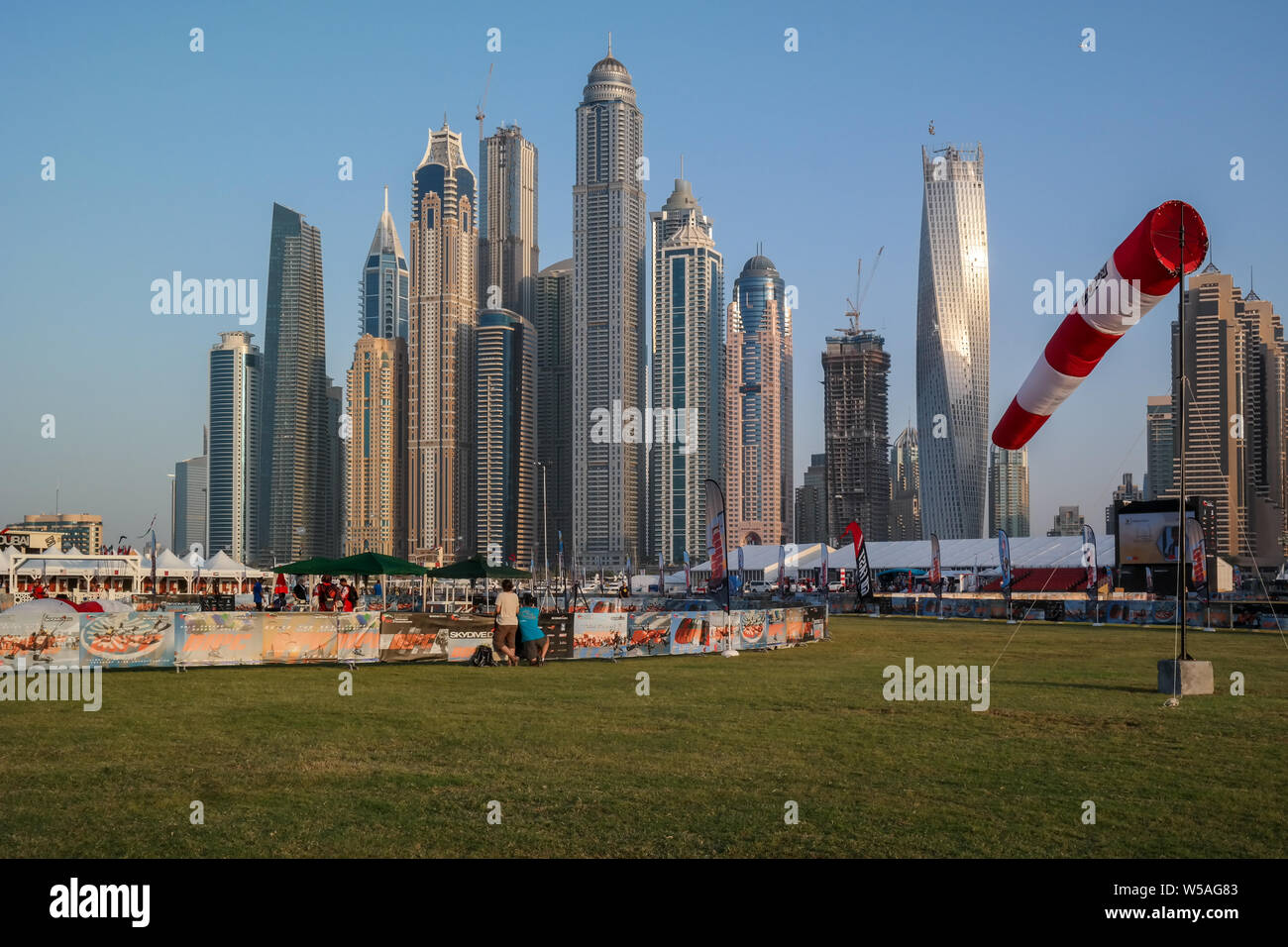 Dubai Marina epic vista torri - skyline di Dubai e disegno architettonico unico Foto Stock