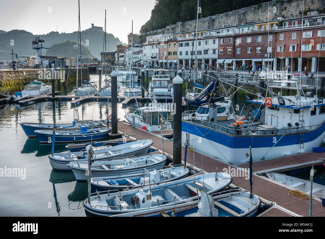 Il porto di San Sebastian Donestia spagna Foto Stock