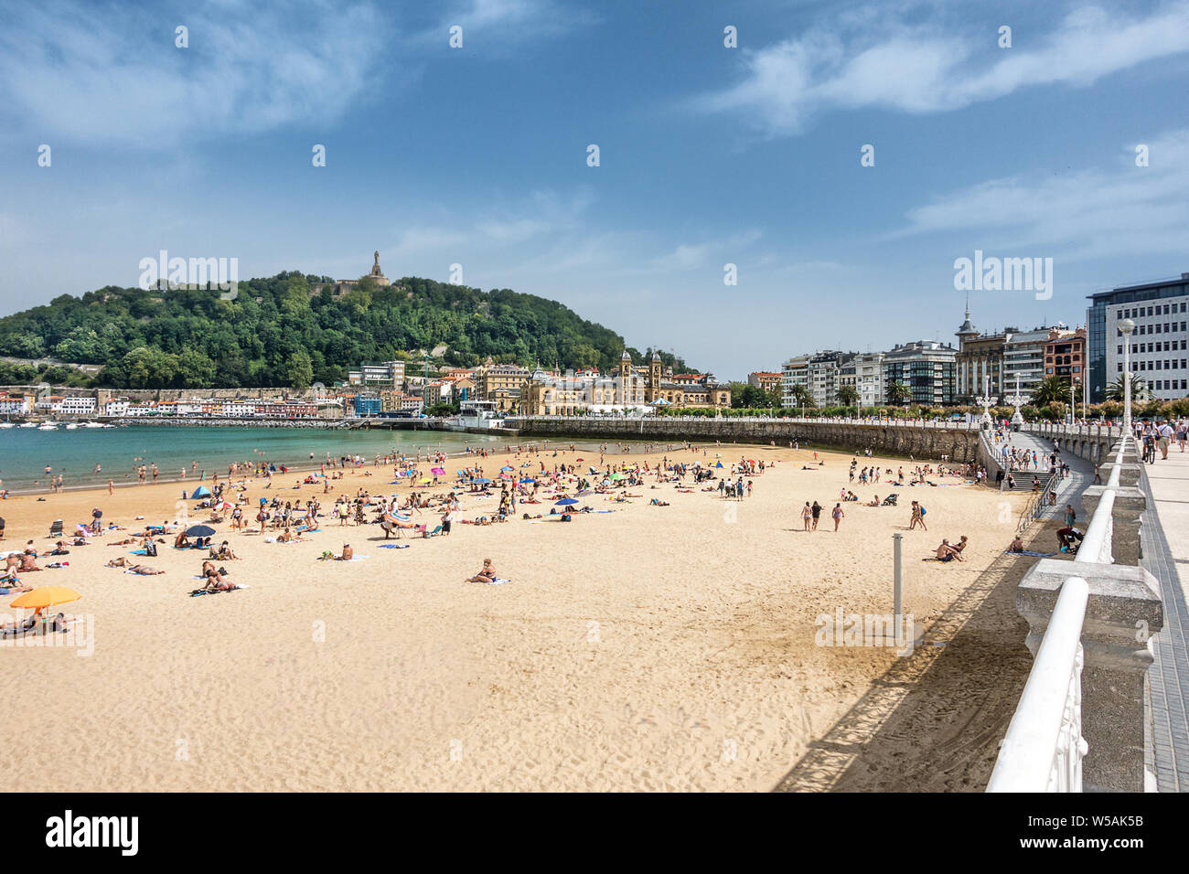 Concha Bay e le spiagge Kontxa in San Sebastian Foto Stock